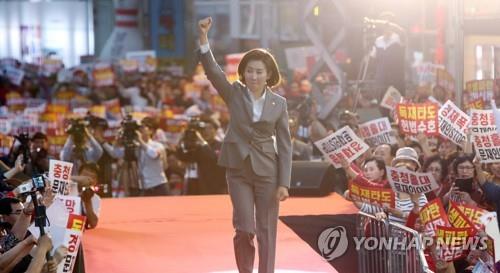 무대 오른 나경원 원내대표