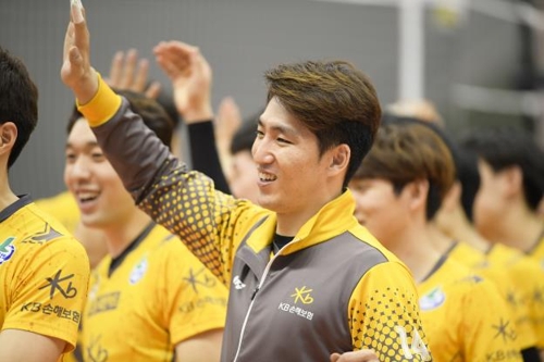 KB손해보험에서 은퇴 후 OK저축은행 코치로 합류한 강영준