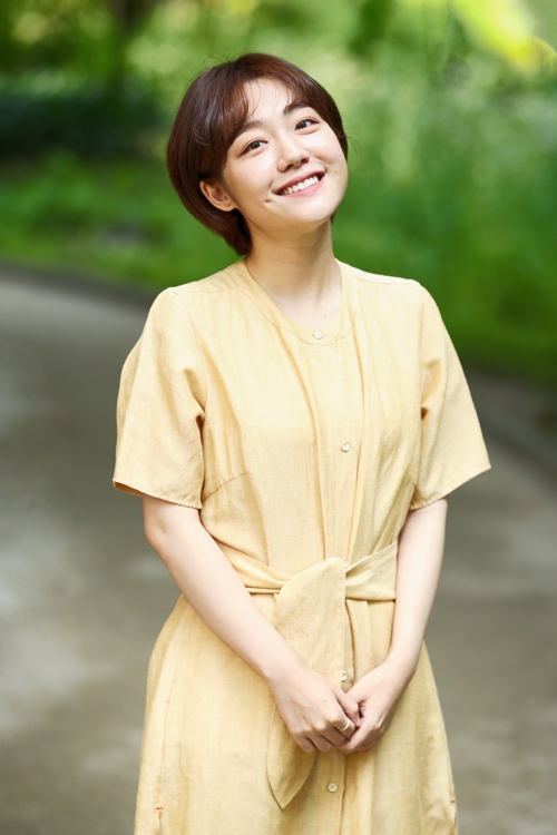 (서울=연합뉴스) 진연수 기자 = 드라마 '회사 가기 싫어'에 출연 중인 배우 소주연이 서울 종로구 수송동 연합뉴스 사옥에서 인터뷰를 마친 뒤 포즈를 취하고 있다. 2019.6.13 jin90@yna.co.kr