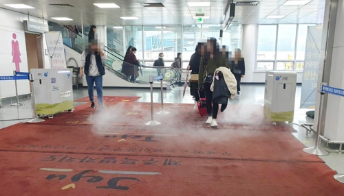 제주공항서 운영하는 자동 소독기