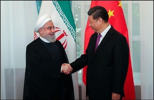 14일 SCO 정상회의에서 만난 하산 로하니 이란대통령(좌)과 시진핑 국가주석