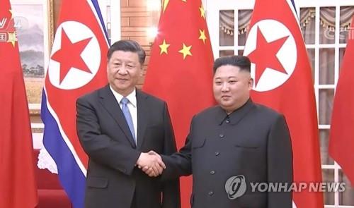 악수하는 북중 정상