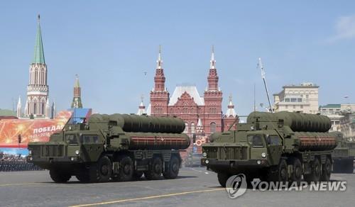 지난달 모스크바 붉은광장에서 열린 군사퍼레이드에 등장한 러시아제 S-400 방공미사일[EPA=연합뉴스]