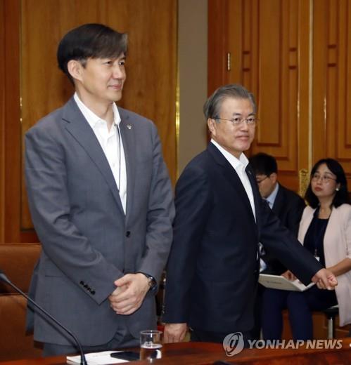 문 대통령과 조국 민정수석