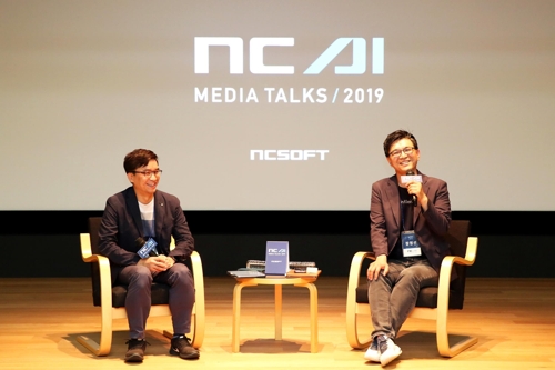 이재준 AI 센터장(왼쪽)과 장정선 NLP 센터장