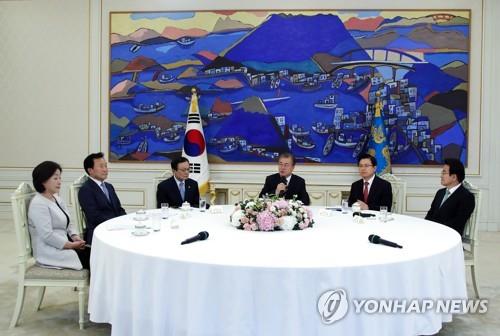 문 대통령, '여야 5당 대표 만나