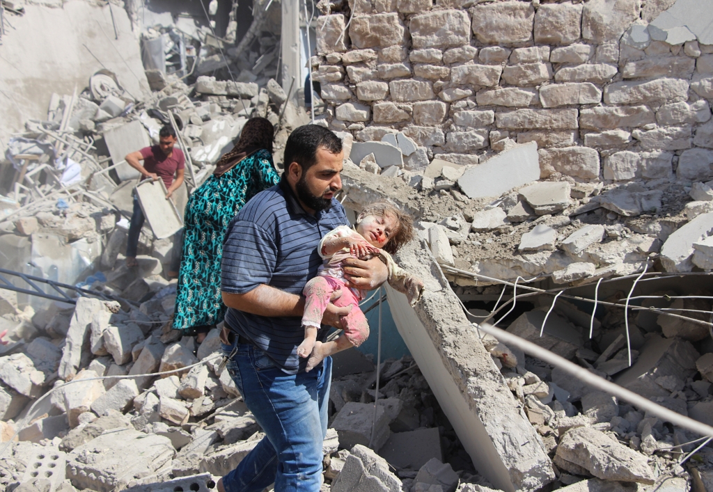 러시아군의 시리아 공습으로 숨진 아나스 디아브 기자가 촬영한 이들립주 사진