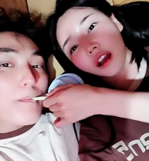 우주안이 SNS에 올린 강타와의 영상 캡처