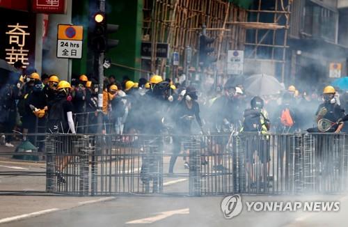 섬사이포 도로 점거한 시위대