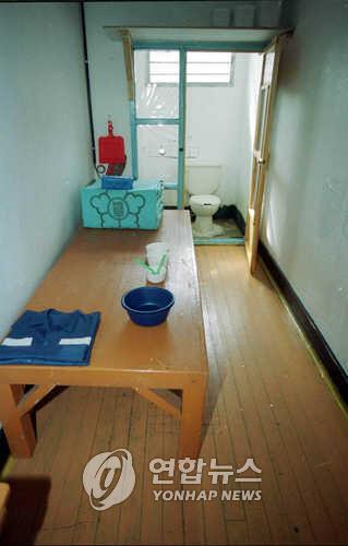 김대중 전 대통령이 수감생활을 한 청주교도소 감방. 2000년 촬영. 