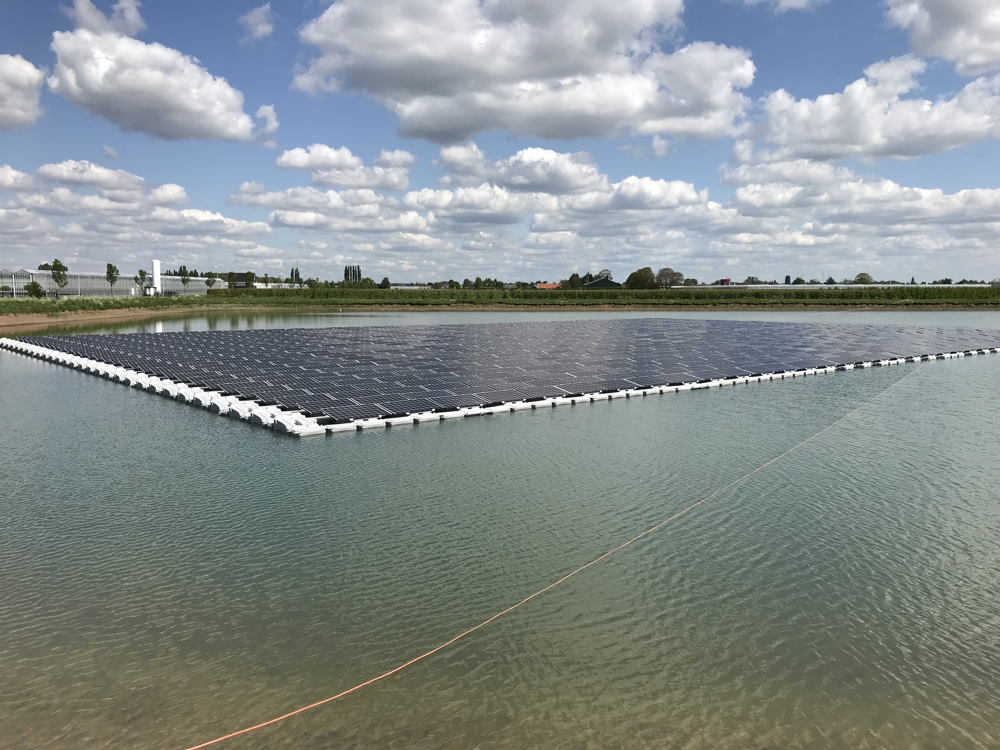 한화큐셀의 태양광 모듈이 설치된 네덜란드 수상태양광 발전소