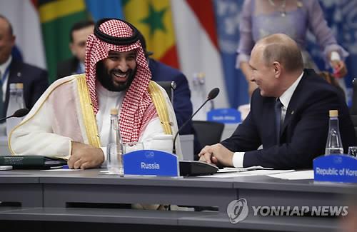 지난해 11월 G20 정상회의에서 만난 사우디 왕세자(좌)와 푸틴 러시아 대통령