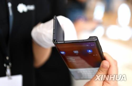 화웨이의 첫 폴더블폰 메이트X