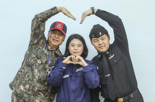 이슬민 주무관(가운데)의 해군가족