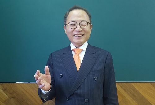 (서울=연합뉴스) 이희용 기자 = 전충헌 한베콘텐츠협회장이 창립 1주년을 앞두고 8일 서울 강남구 집무실에서 연합뉴스와의 인터뷰에 응하고 있다.
