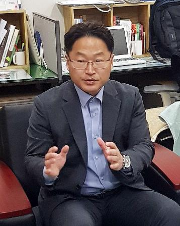강호축 반영 설명하는 이우종 충북도 기획관리실장