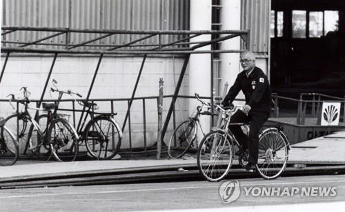 자전거 타는 김우중 전 대우그룹 회장