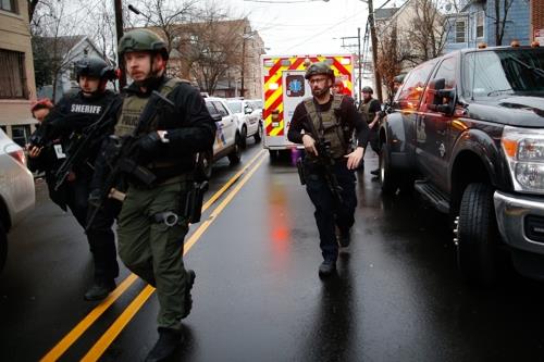 미 뉴저지주 총격사건 현장에 출동한 경찰