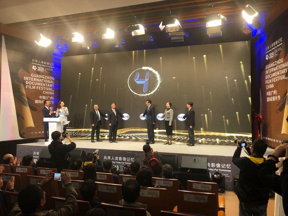 광저우 국제 다큐멘터리 페스티벌 참석한 이승열 사장(왼쪽 네번째)