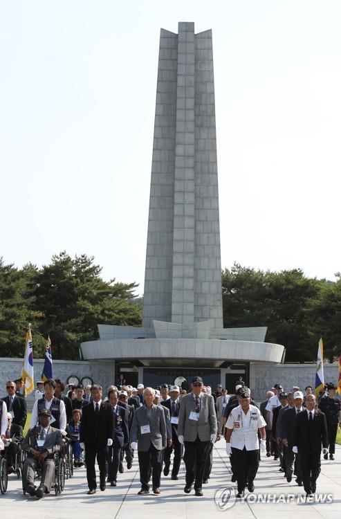 현충탑 참배 마친 유엔군 참전용사