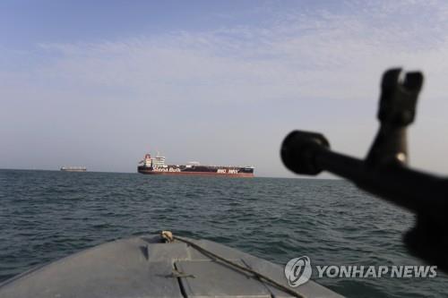 호르무즈 해협을 경계하는 이란 혁명수비대 해군