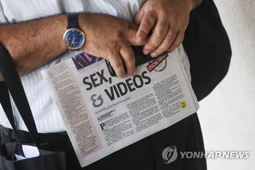 말레이 흔든 '장관 섹스 비디오'…검찰 "신원 확인 불가"