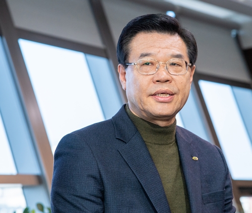 인터뷰하는 성장현 용산구청장