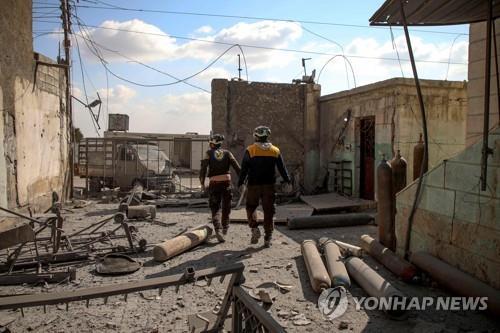 정부군과 러시아군의 공격으로 파괴된 시리아 북서부 알레포의 건물