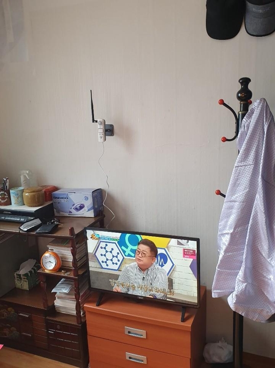 벽면에 설치된 IoT 센서