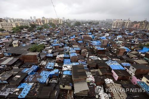 인도 뭄바이의 슬럼가 다라비 지역. [EPA=연합뉴스]