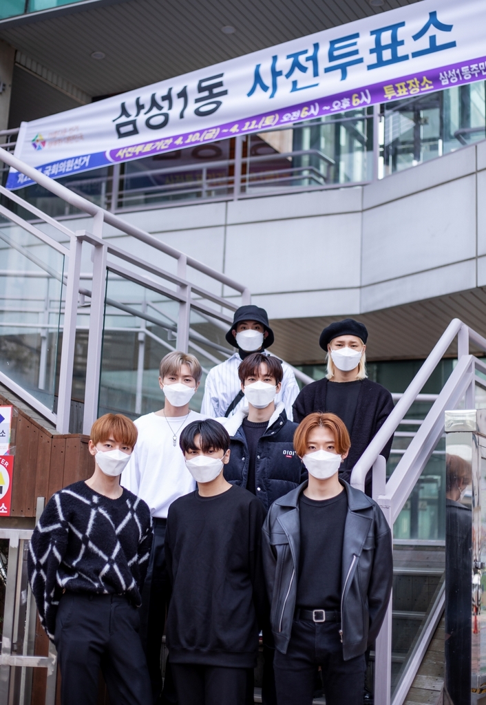 온리원오브, 투표소 인증샷