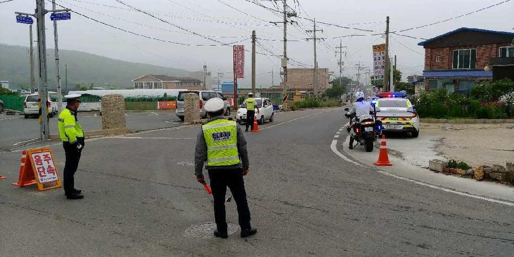 서해 최북단 백령도서 음주운전 단속 중인 경찰