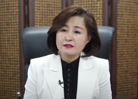 성공 다큐에 출연하는 김 이사장