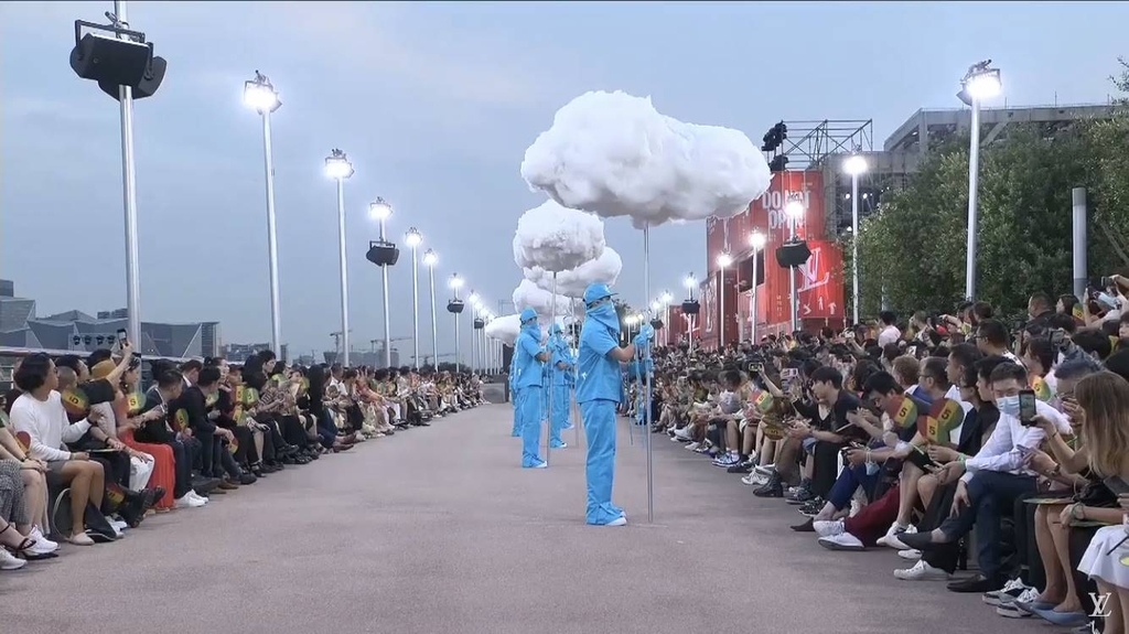 루이비통 '맨즈 스프링-서머 2021 쇼 인 상하이' 패션쇼 모습