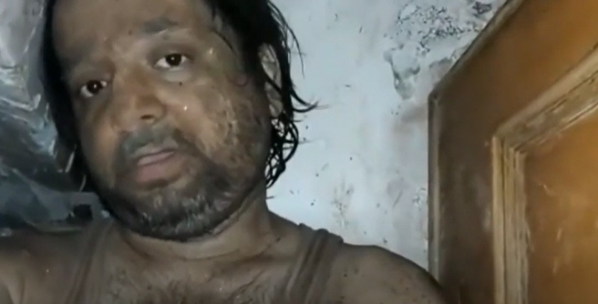 인도 서부 비완디에서 붕괴한 건물에 갇혀 아내 위해 영상편지 남기는 칼리드 칸