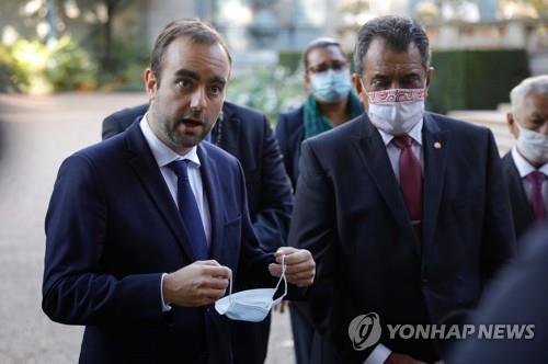 에두아르 프리슈(왼쪽) 프랑스령 폴리네시아 대통령