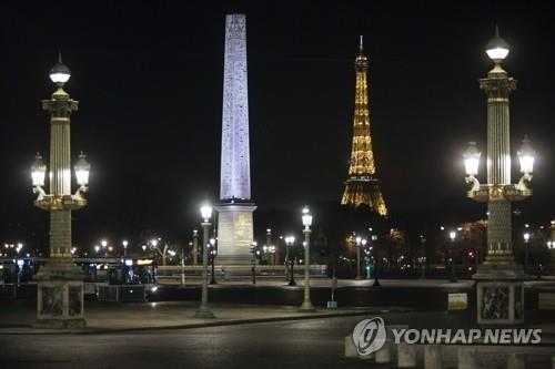 텅 비어있는 프랑스 파리 콩코르드 광장