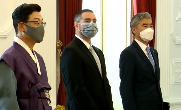 박태성 주인니 한국대사와 성김 미국 대사(가장 오른쪽)