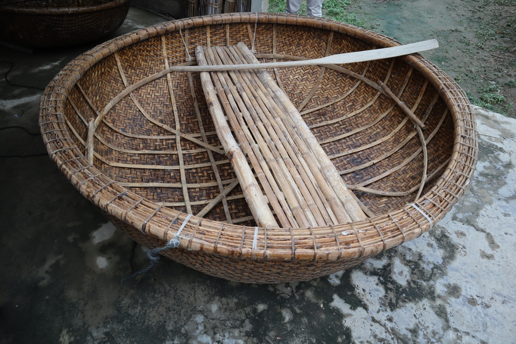 베트남 전통 원형 대나무 배 