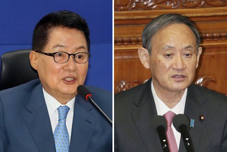 박지원(왼쪽) 국가정보원장과 스가 요시히데 일본 총리