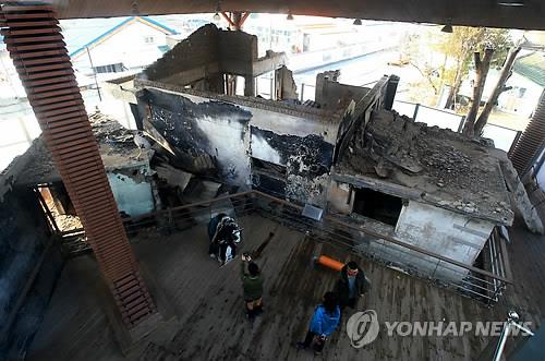 포탄 맞은 주택