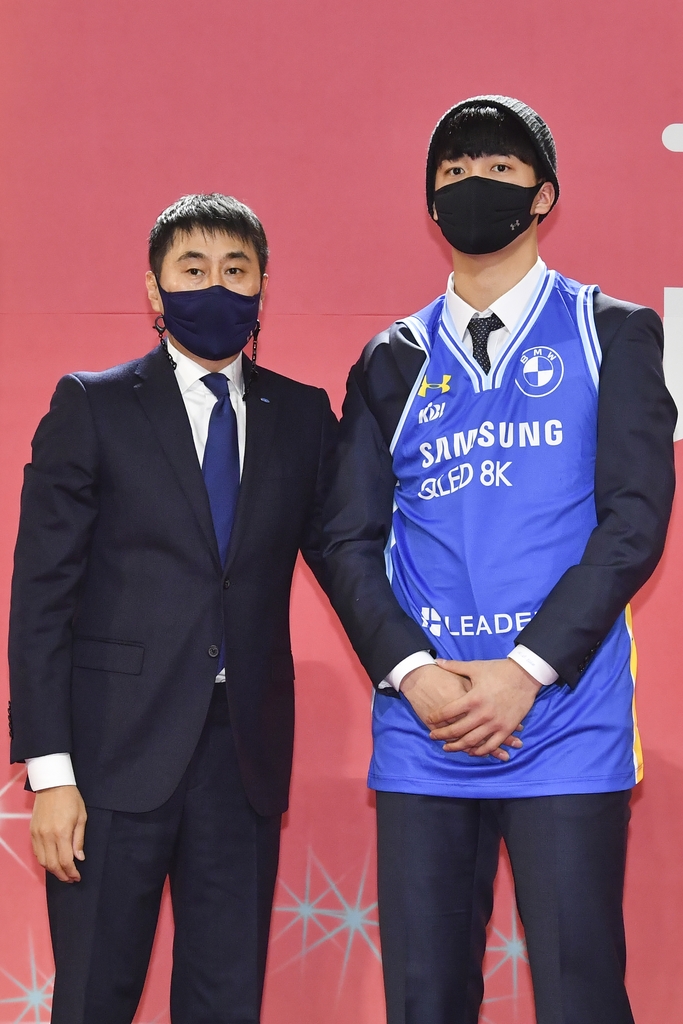 삼성 이상민 감독(왼쪽)과 차민석.