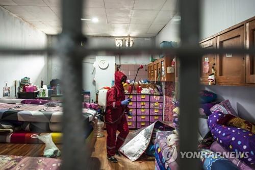 인도네시아 교도소 내부 소독 자료사진