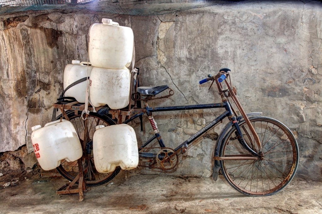 남평주조장 배달용 자전거와 말통