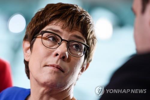 안네그레트 크람프-카렌바우어 독일 국방장관