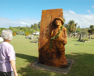 사탕수수 농장 초기 이민자들의 묘역 하와이 푸우이키에 세워진 기념비