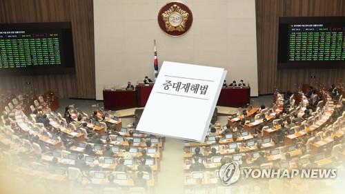 국회 문턱 넘은 중대재해처벌법…정의당은 '기권표' (CG)