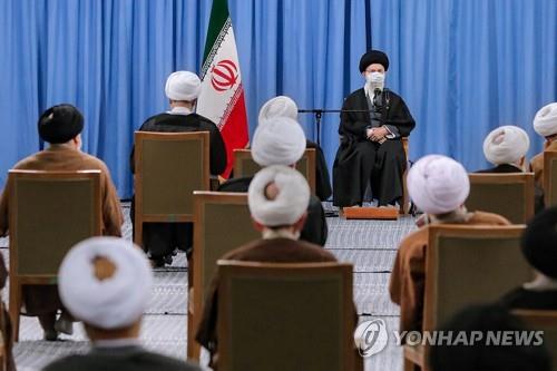 연설하는 이란 최고지도자 아야톨라 세예드 알리 하메네이