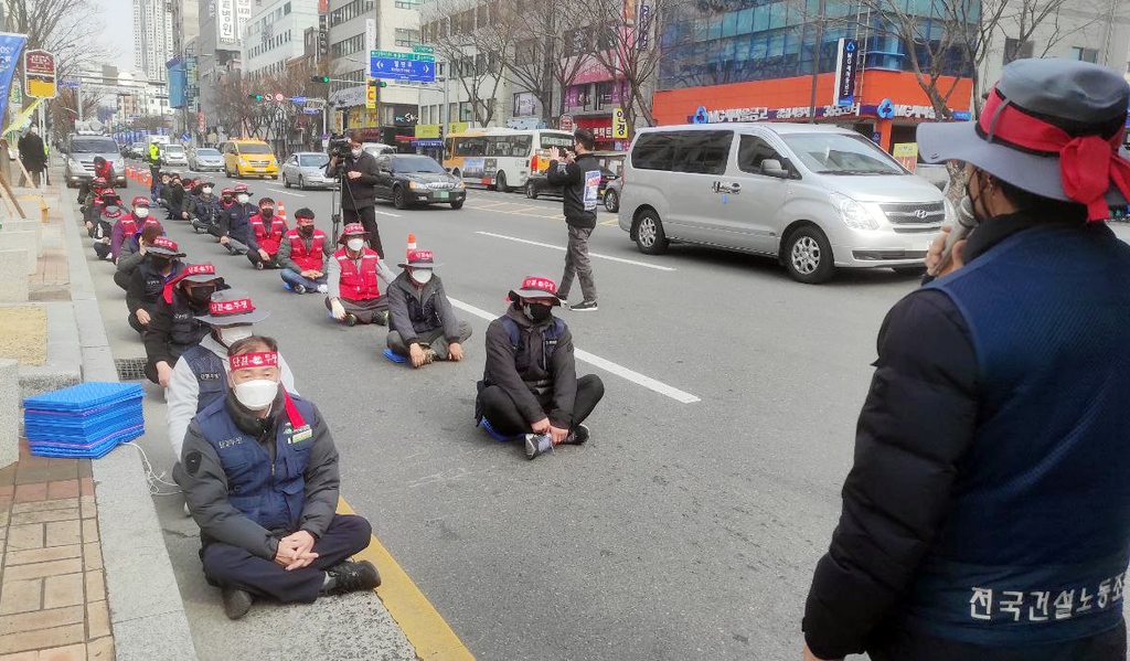 결의대회 연 복선전철 전차선 건설 노동자들