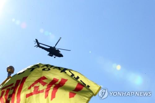 수성사격장서 훈련 중인 아파치헬기